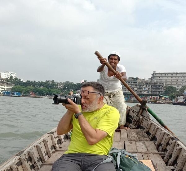 Experiencing Sadarghat in Dhaka tour