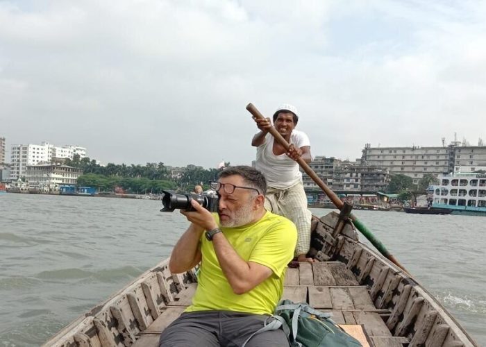 Experiencing Sadarghat in Dhaka tour