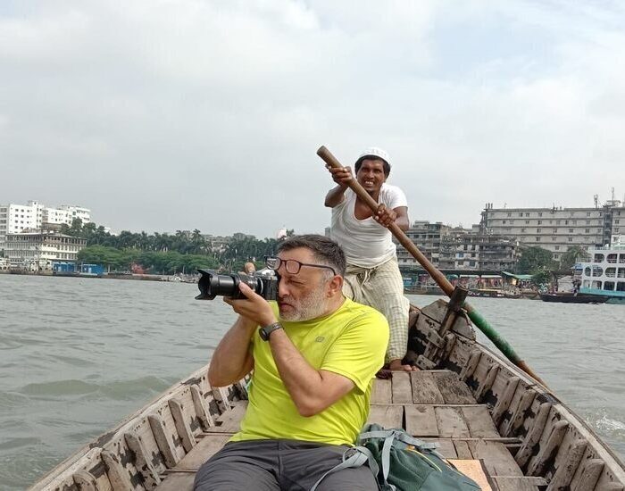 Experiencing Sadarghat in Dhaka tour