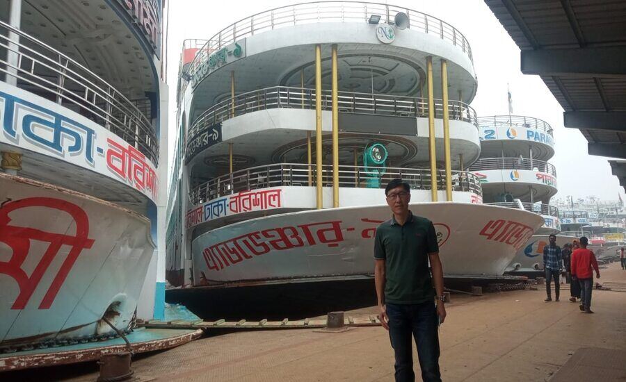 Trip to Sadarghat by a tourist from Singapore